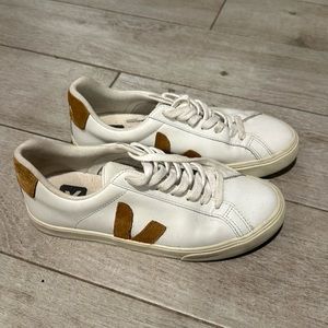 VEJA Campo Sneakers